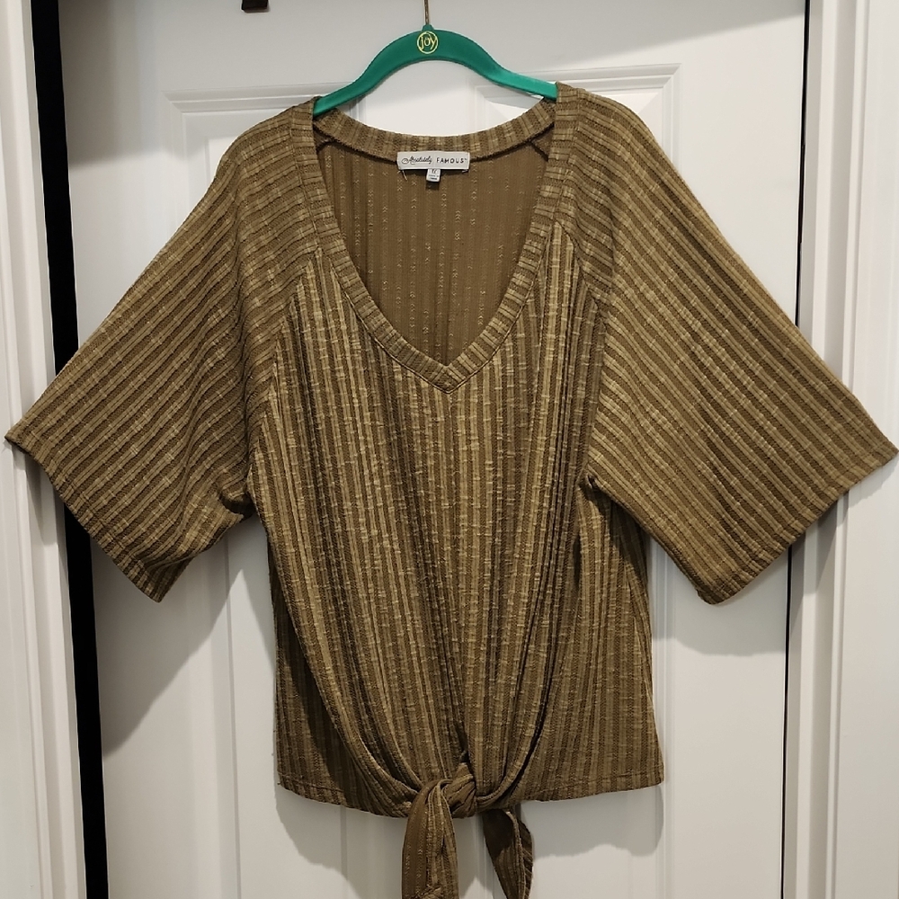 Almost Famous Olive V-Neck Tie-Front Textured Rib Knit Tie Front Top 1x